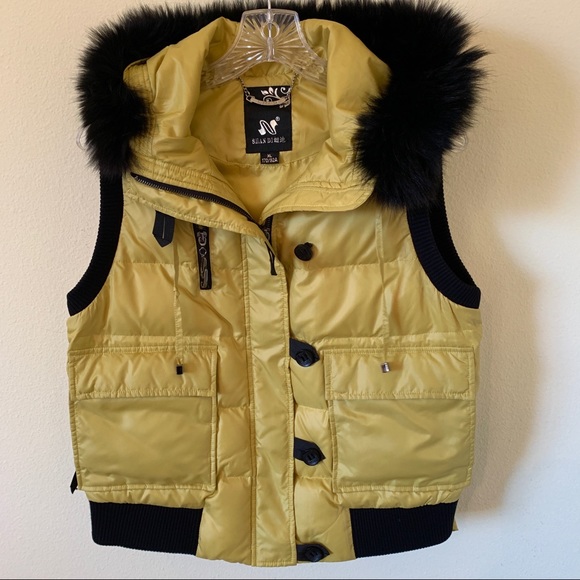 Shan Di Tops - Gold hooded vest with faux black fur collar